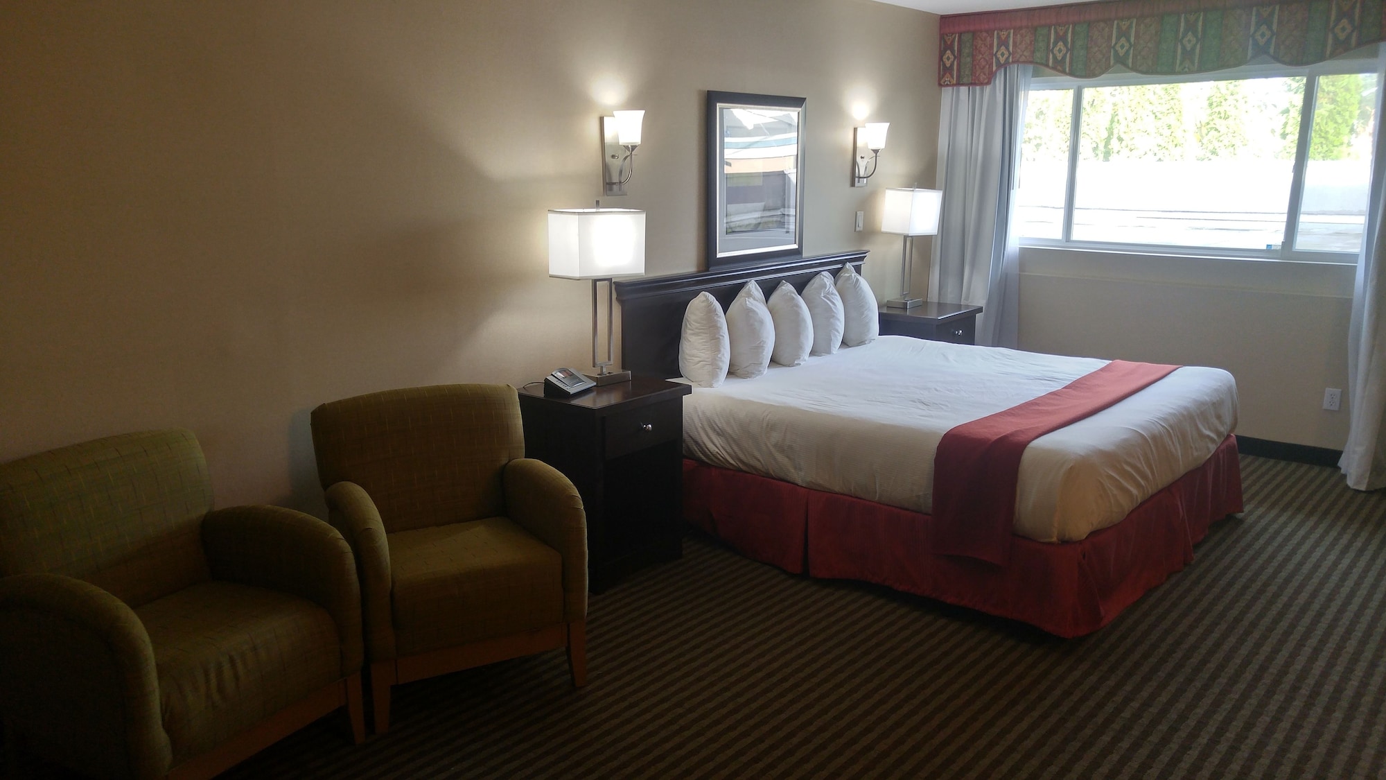 Studio, Suite, King Bed, Ramada by Wyndham Abbotsford 2/3