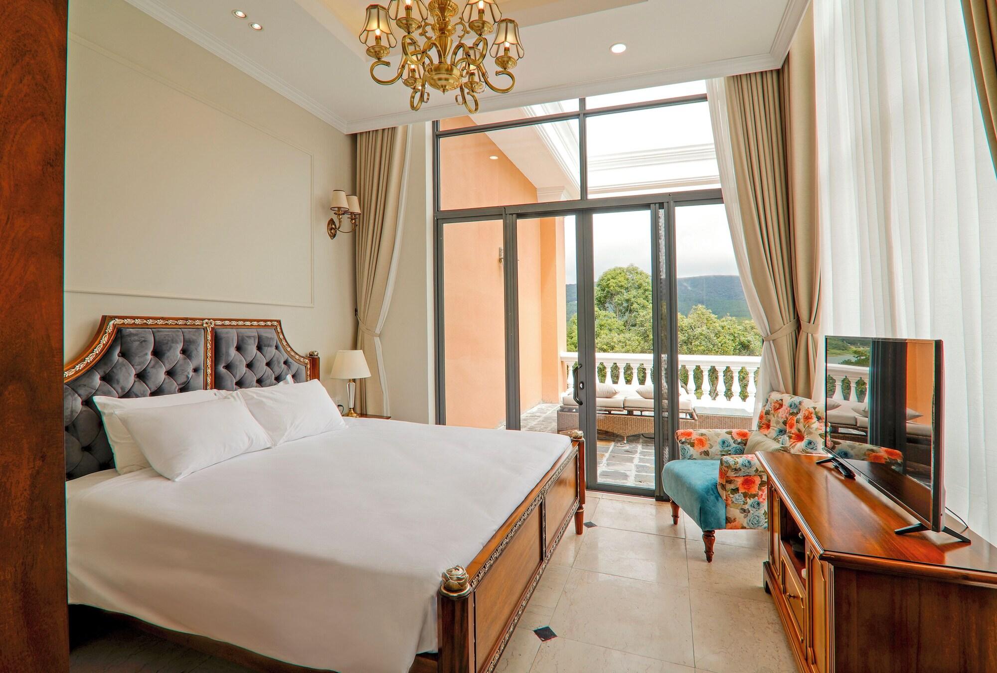 2 Bedrooms, Master, Large, Lake View