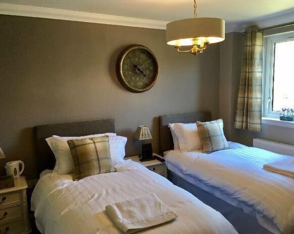 The Huntingdon B&B 6/34