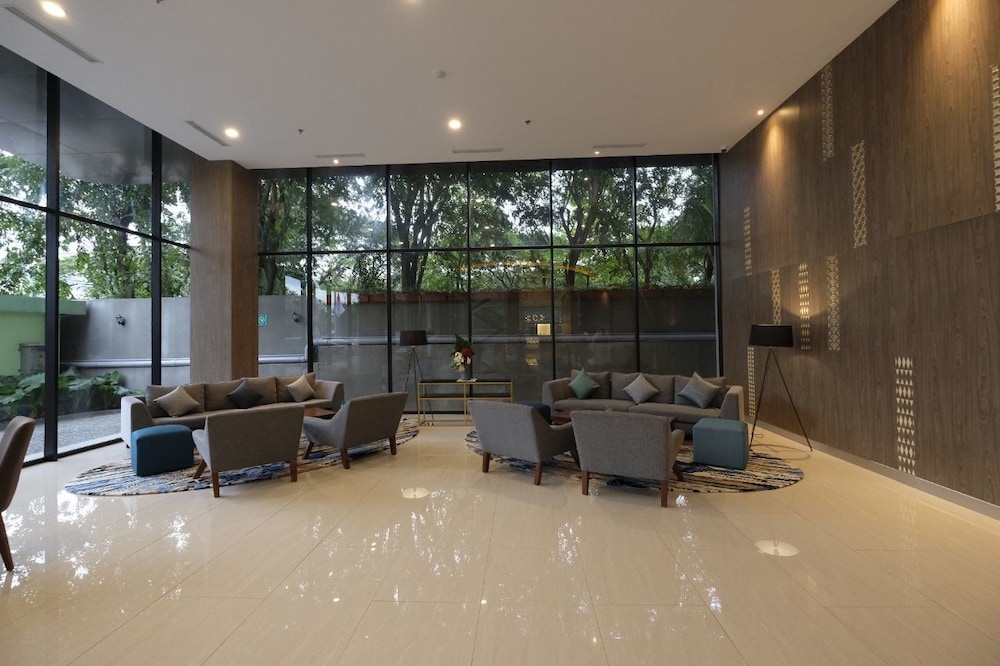 Hotel Ayola Lippo Cikarang 4/60