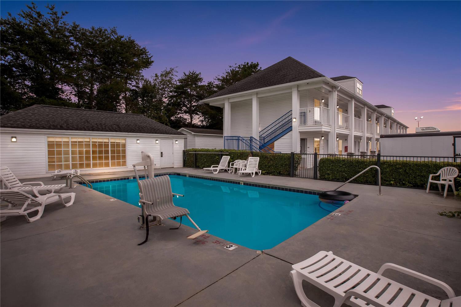 Baymont By Wyndham Forest City 35/36