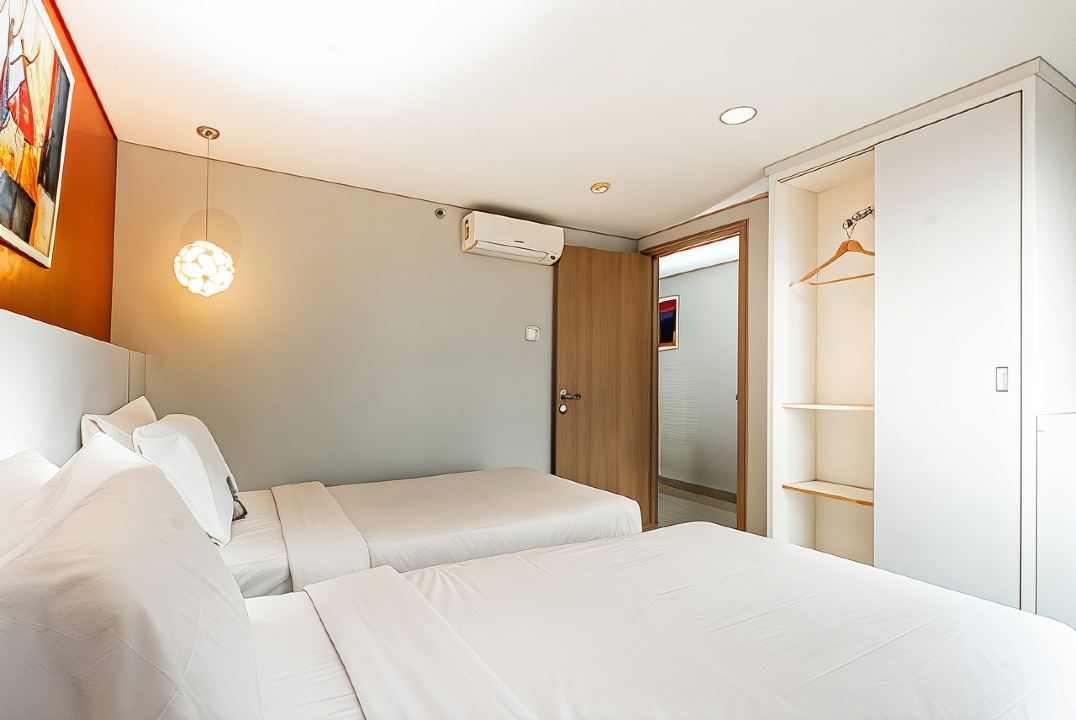 DELUXE, SUITE, TWIN BEDS