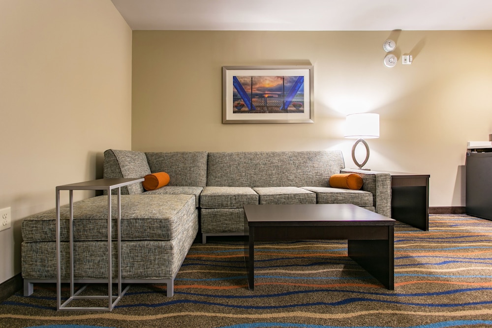 Holiday Inn Hotel & Suites CHATTANOOGA DOWNTOWN 38/65