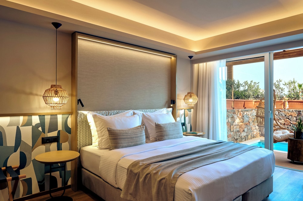 1 Bedroom, Junior Suite, Family, King Bed, Sofa, Plunge Pool