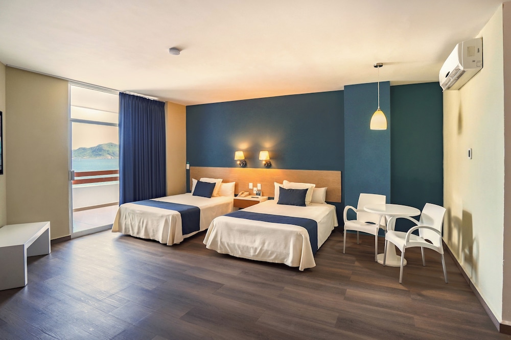 Oceano Palace Beach Hotel 10/50