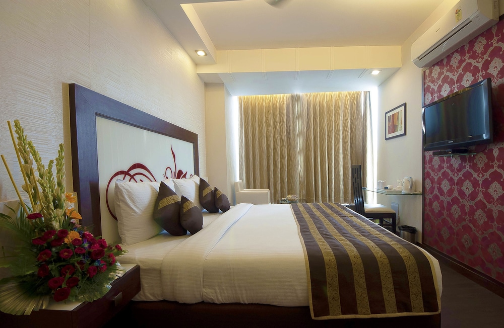 Hotel Pitrashish Premium 8/42