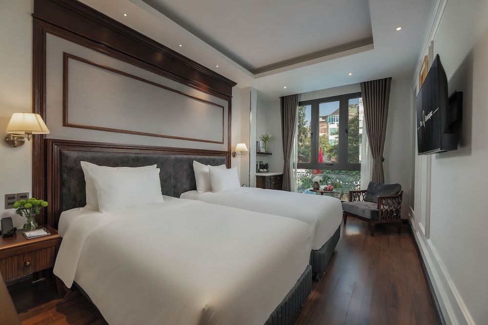 PREMIER, DOUBLE OR TWIN BED