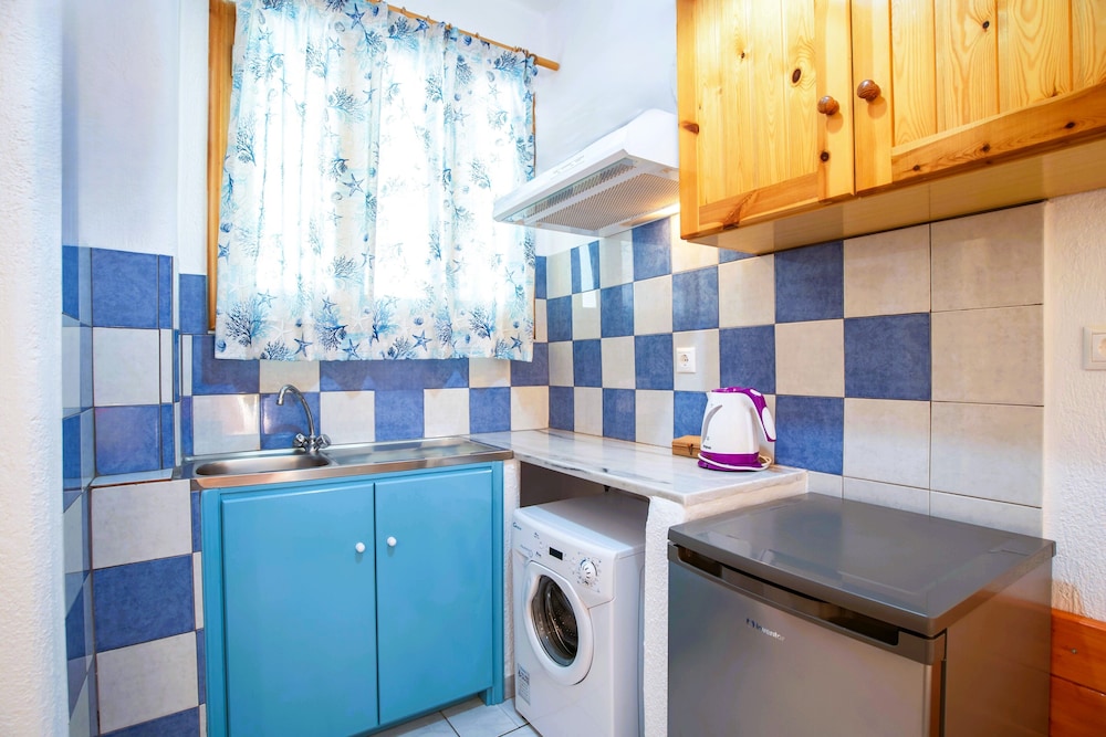 Kontaratos Studios & Apartments 50/50