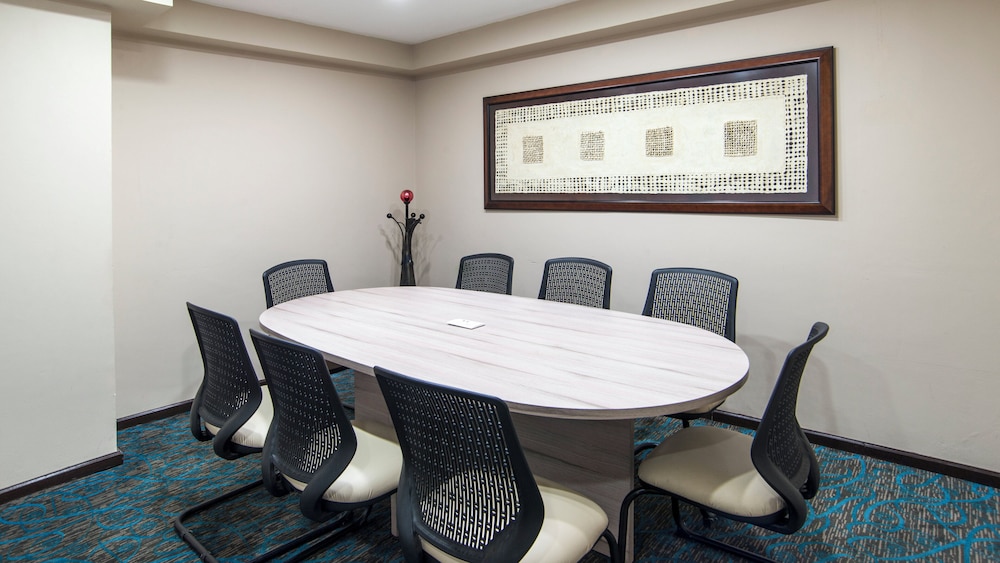Holiday Inn Suites Mexico Zona Reforma An Ihg Hotel 45/50