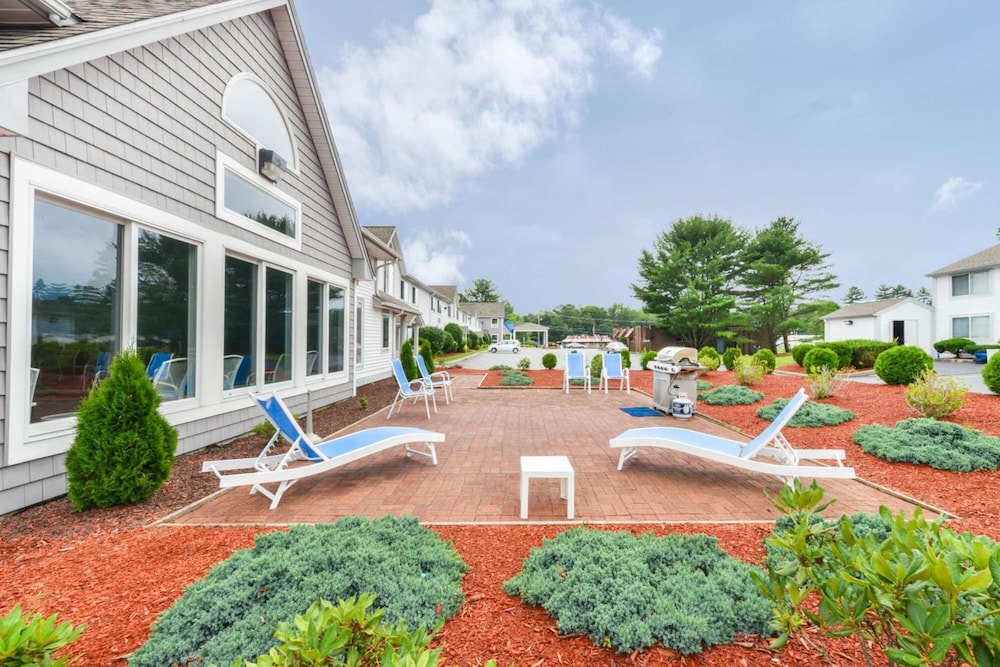 Inn on Storrs 19/35