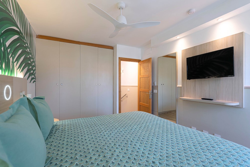 Cordial Green Golf Bungalows 33/60