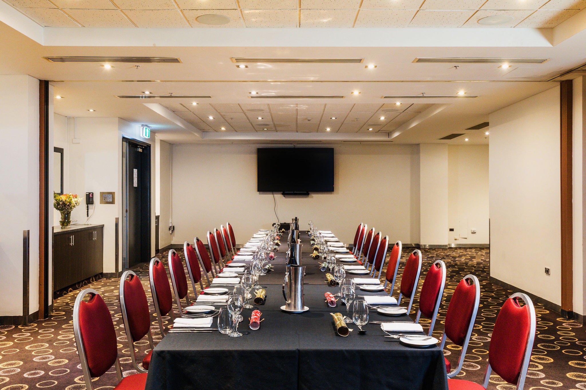 Crowne Plaza Canberra 70/81