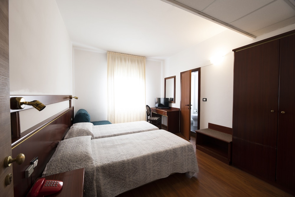 Vienna Hotel 19/53