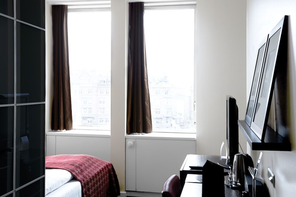 Square Hotel 21/43