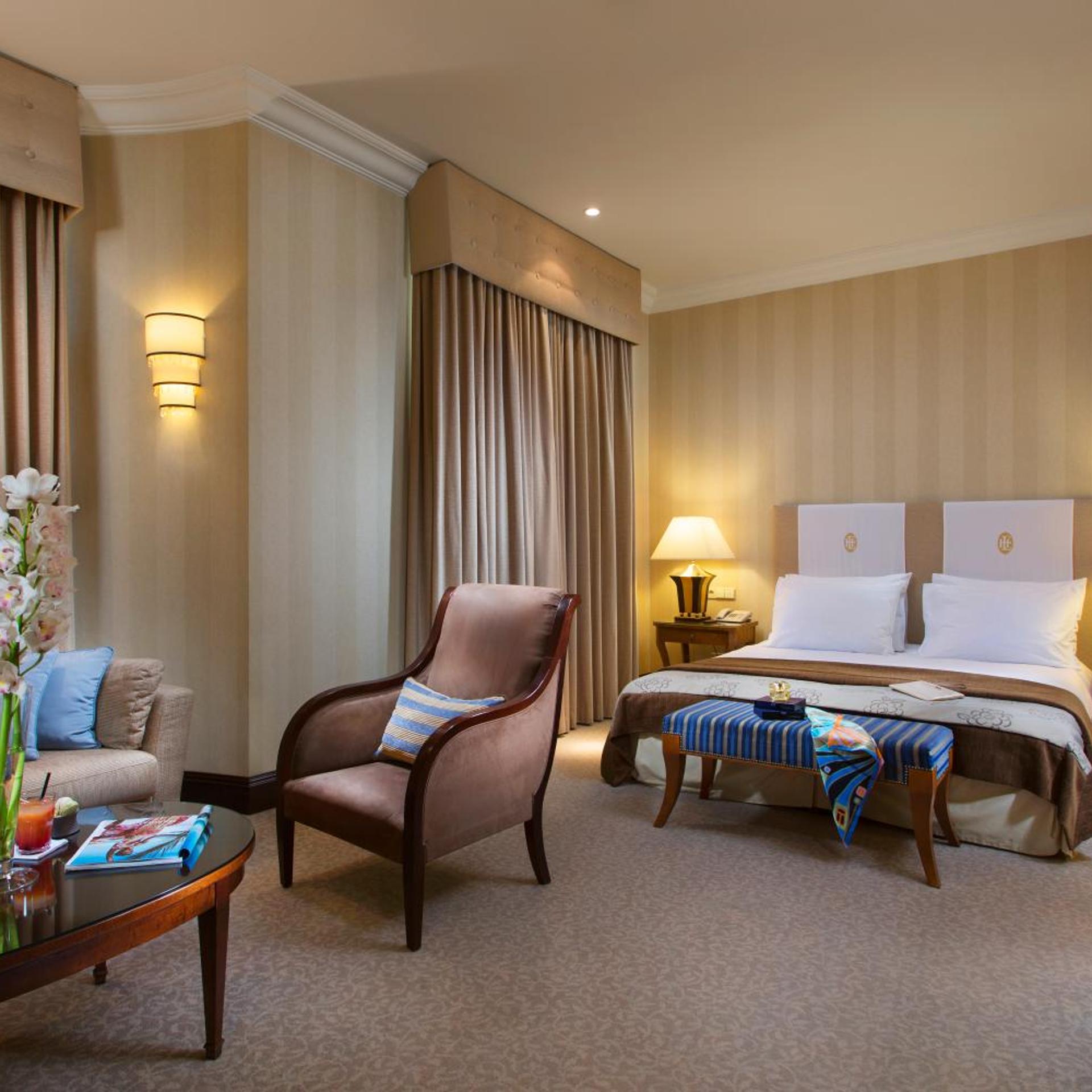 DELUXE, DOUBLE BED