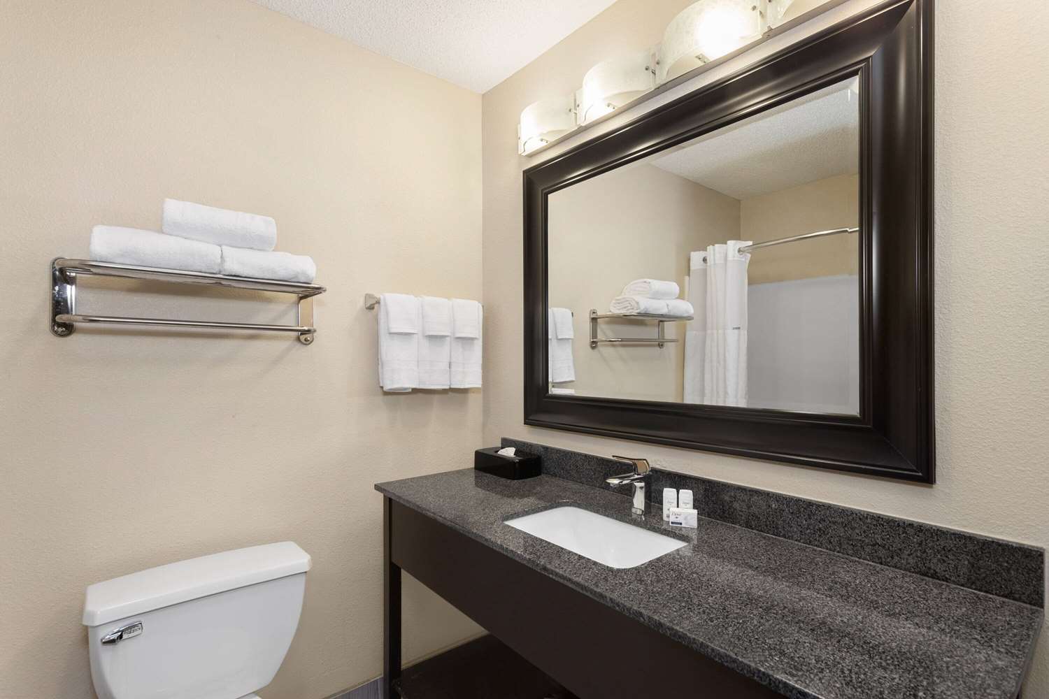 Baymont By Wyndham Copley Akron 30/32