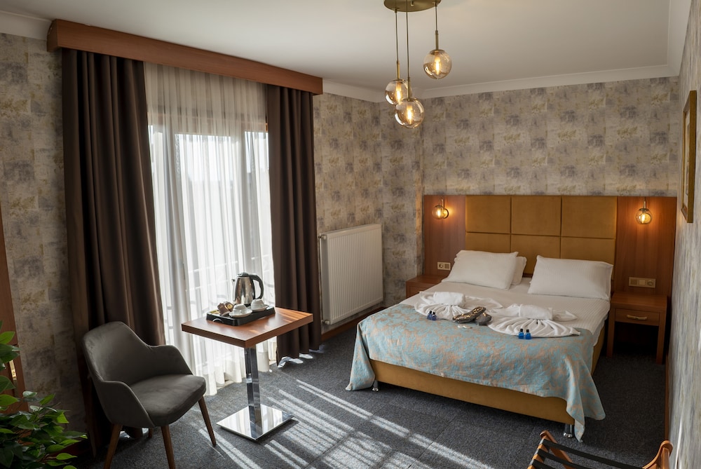 My Palace Hotel 5/35