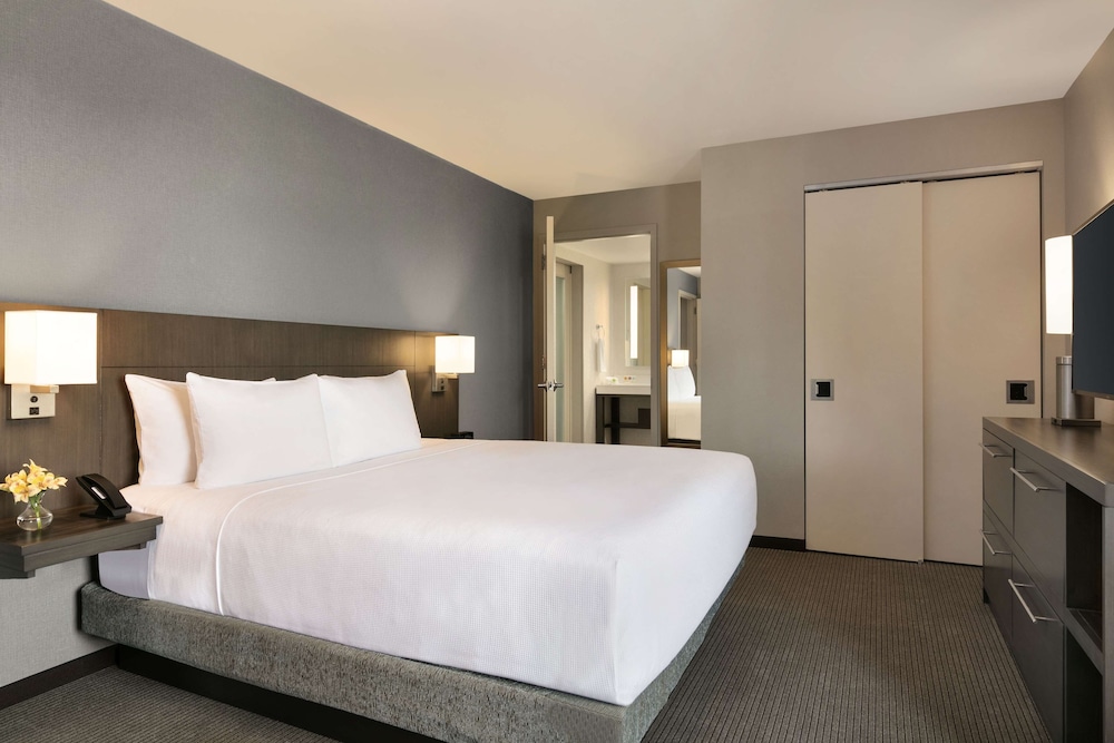 Hyatt Place Fort Lee / George Washington Bridge 8/31