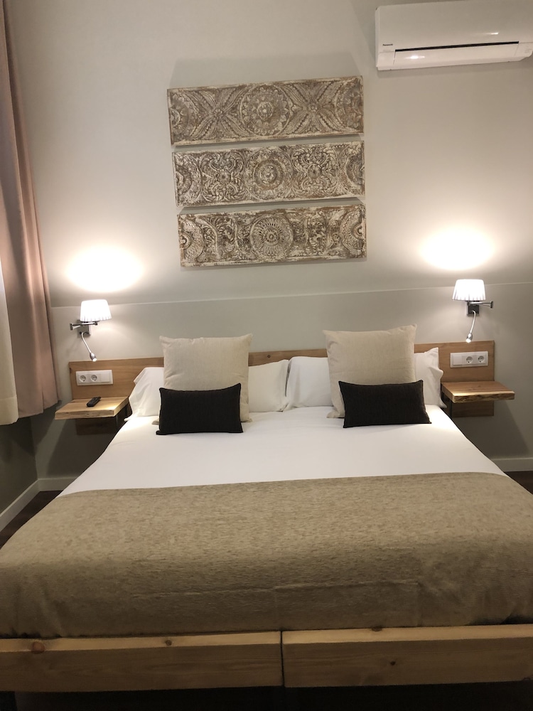 HOTEL RADHA 11/39
