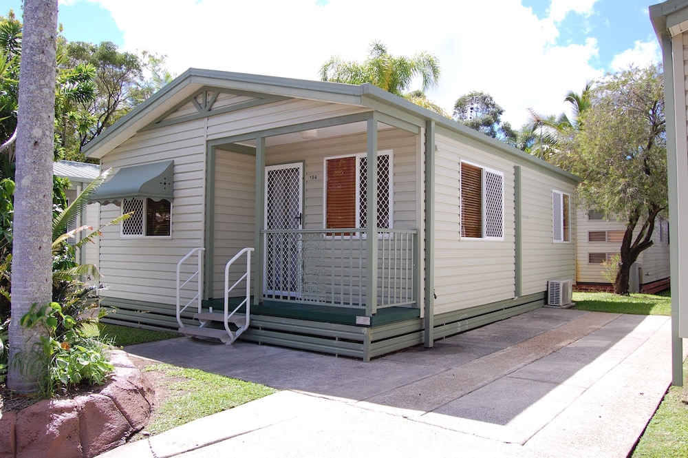 ASHMORE PALMS HOLIDAY VILLAGE 7/78