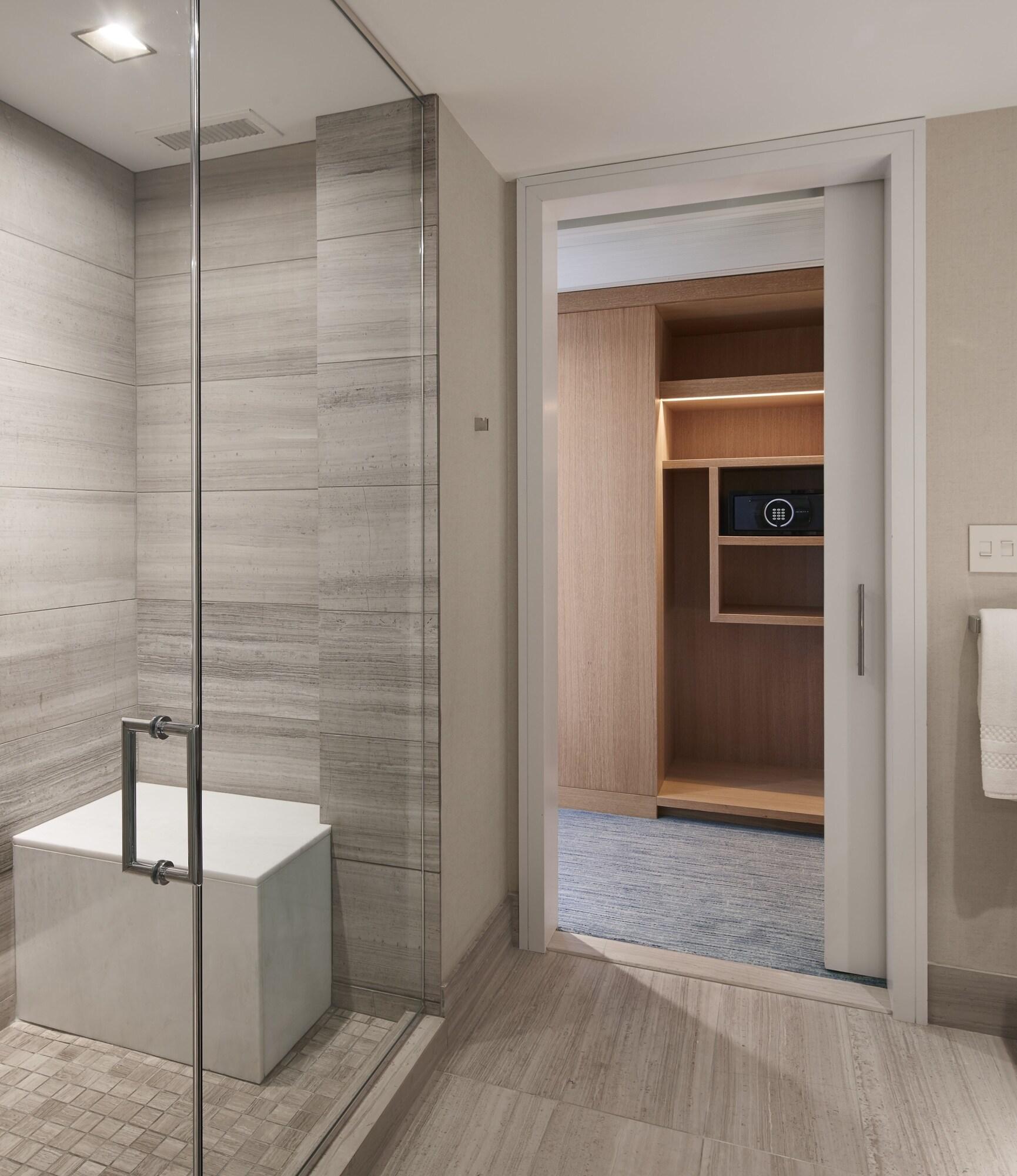 غرفة كلوب بسرير كينج، THE RITZ-CARLTON CHICAGO 3/5