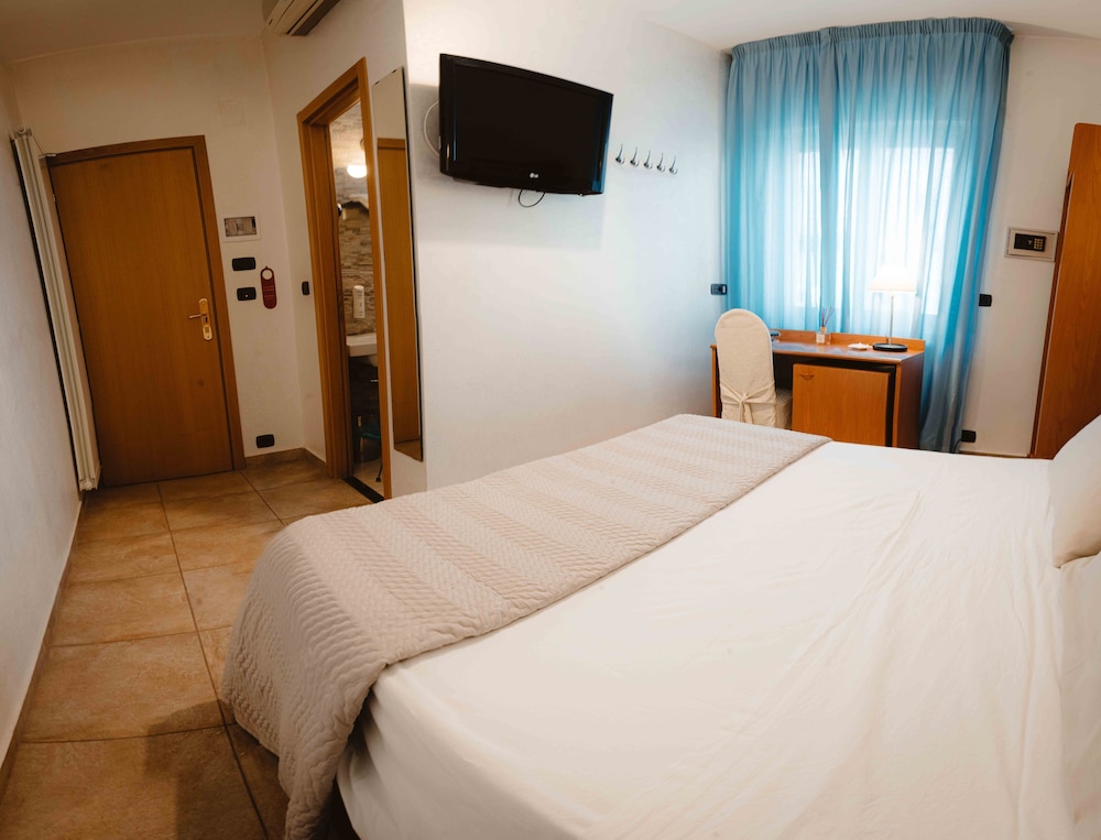 Hotel Accord Le Rose 6/50