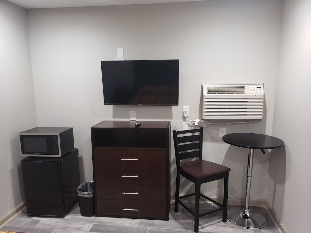 Budget Inn & Suites 43/56
