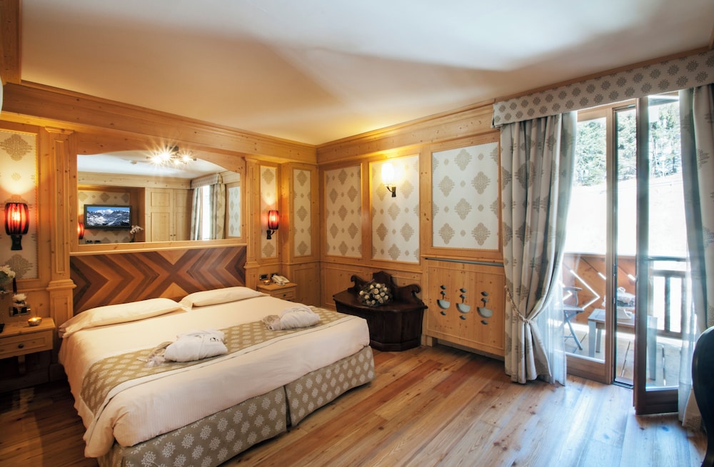 Cristal Palace Hotel 12/53