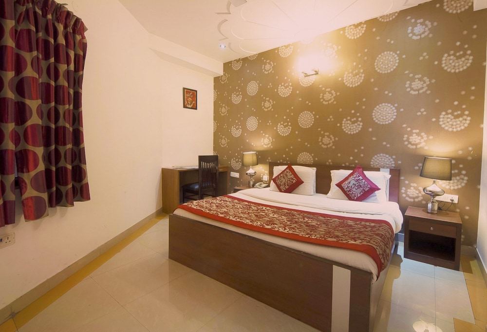 AIRPORT HOTEL DELHI 37 9/64