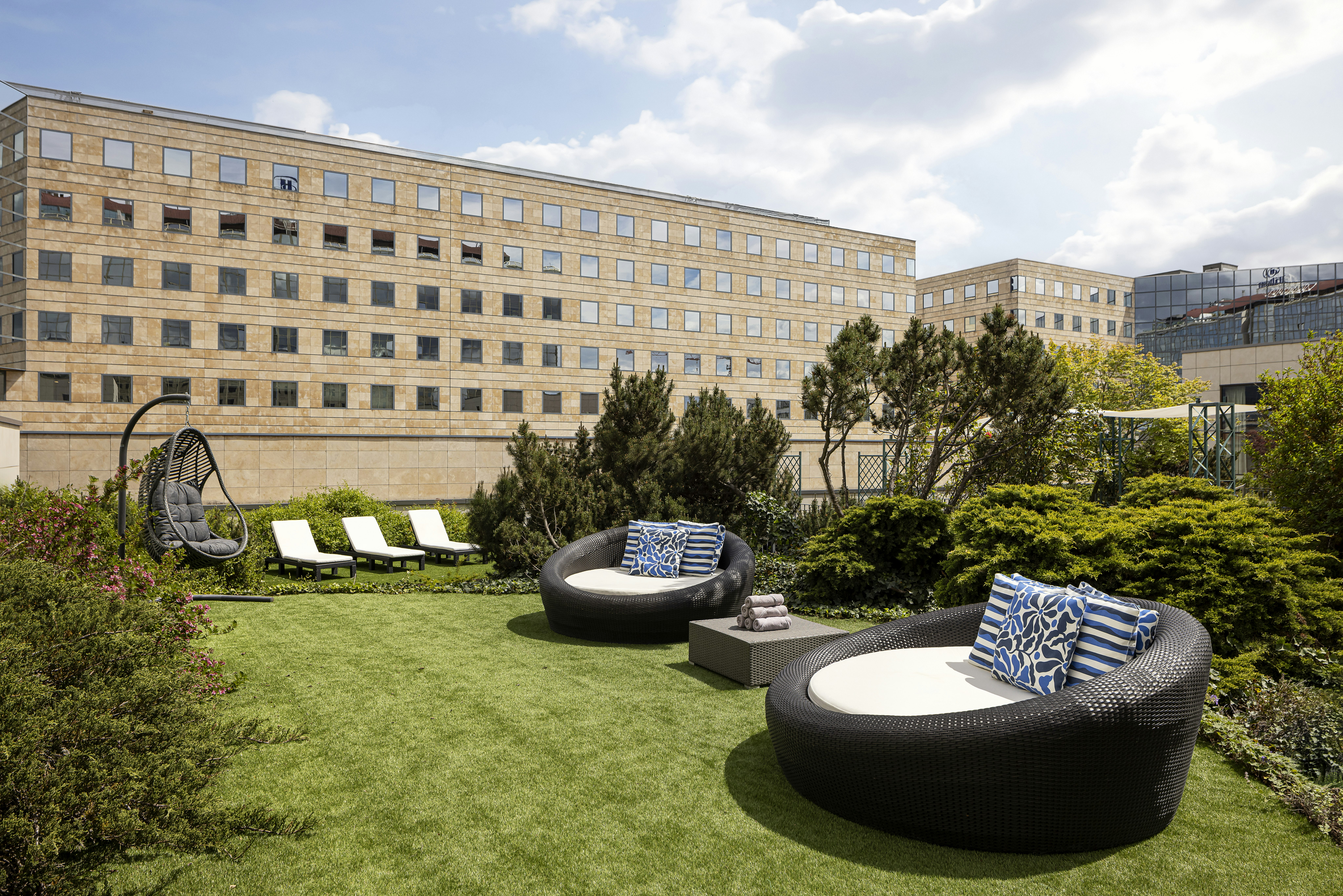 Hilton Prague Atrium 77/84