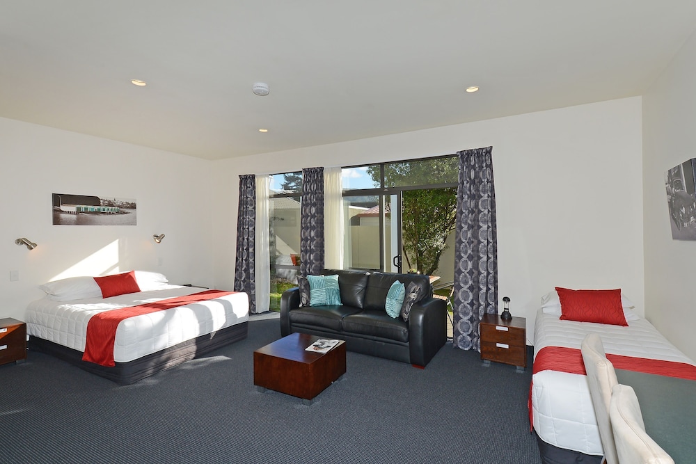 Totara Lodge 30/37