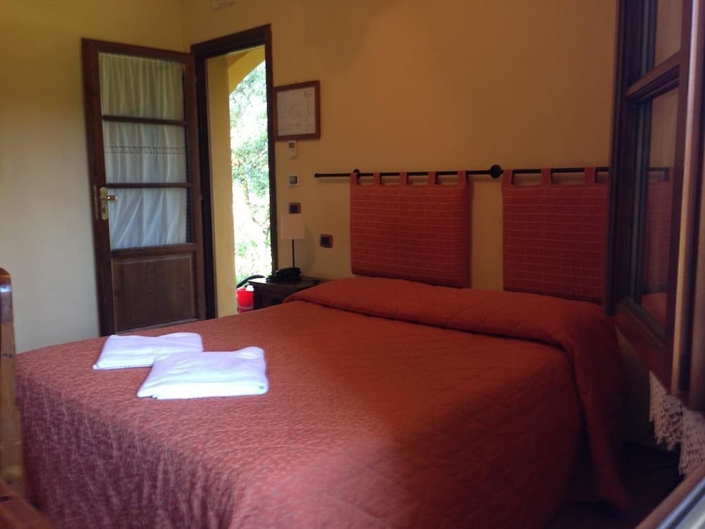 ROOM, DOUBLE BED