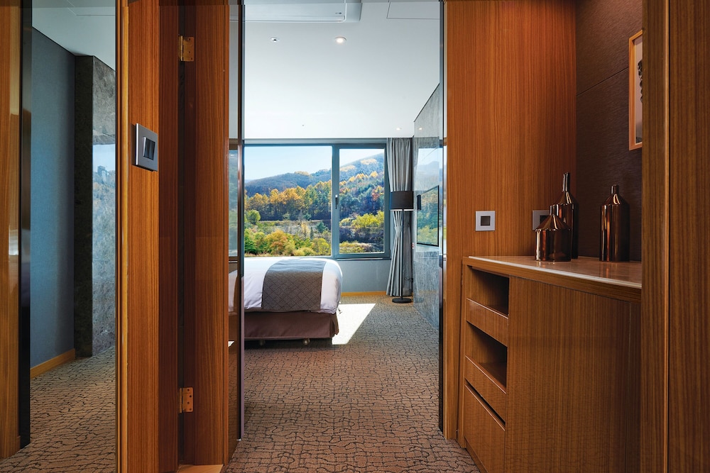 Traum Valley Hotel (ex. Jeongseon Grand Intoraon Hotel) 62/64