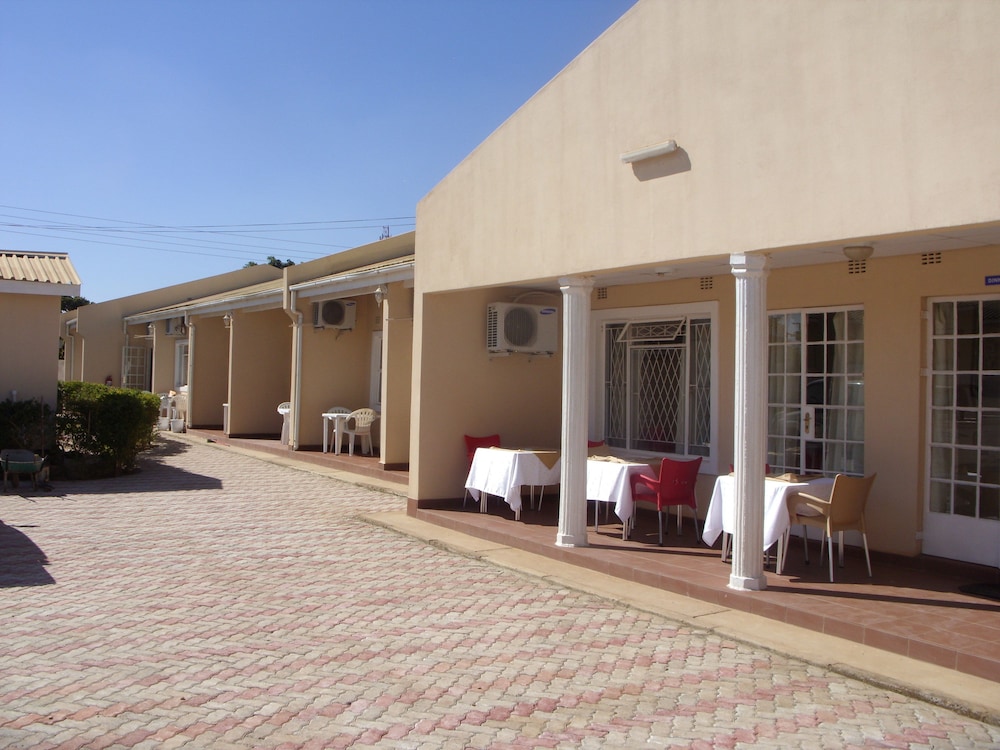 Lusaka Mosi-O-Tunya Executive Lodge 12/19