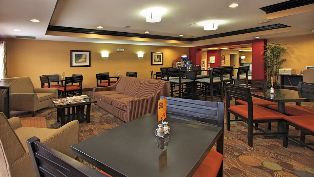 Holiday Inn Express Hotel Suites Defiance 45/52
