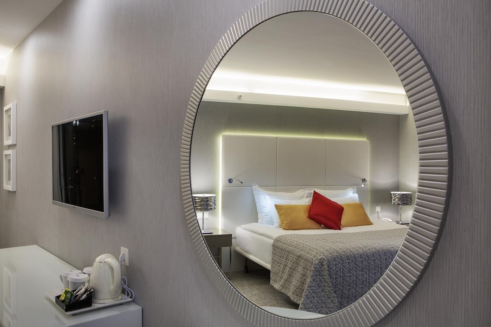 The Sense De Luxe Hotel 10/50