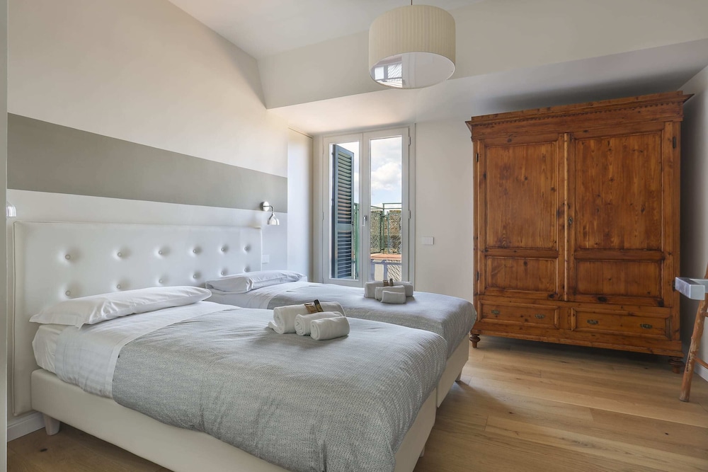 Penthouse With big Terrace in Oltrarno-hosted by Sweetstay 5/25
