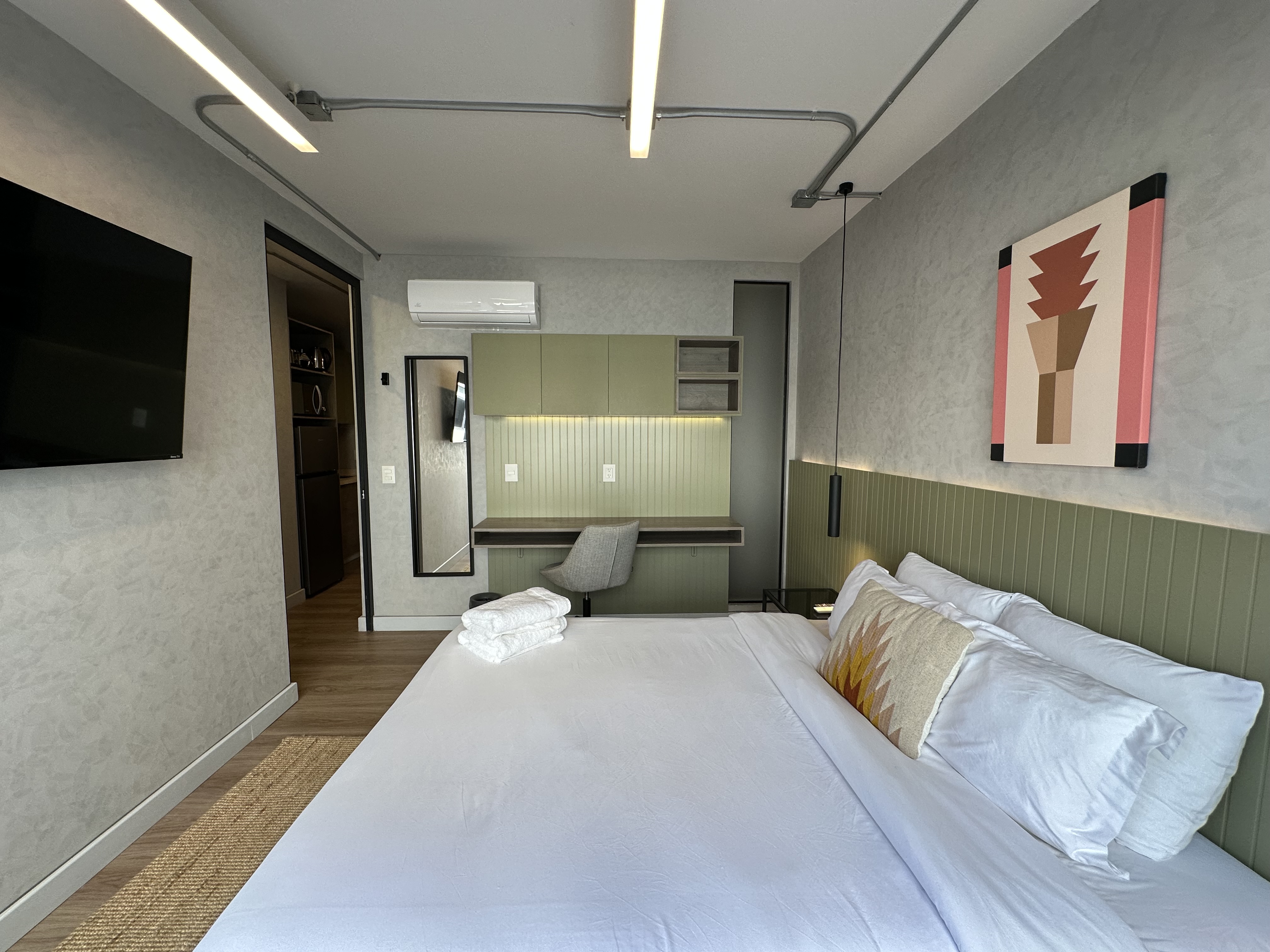 Medium, Apartment
