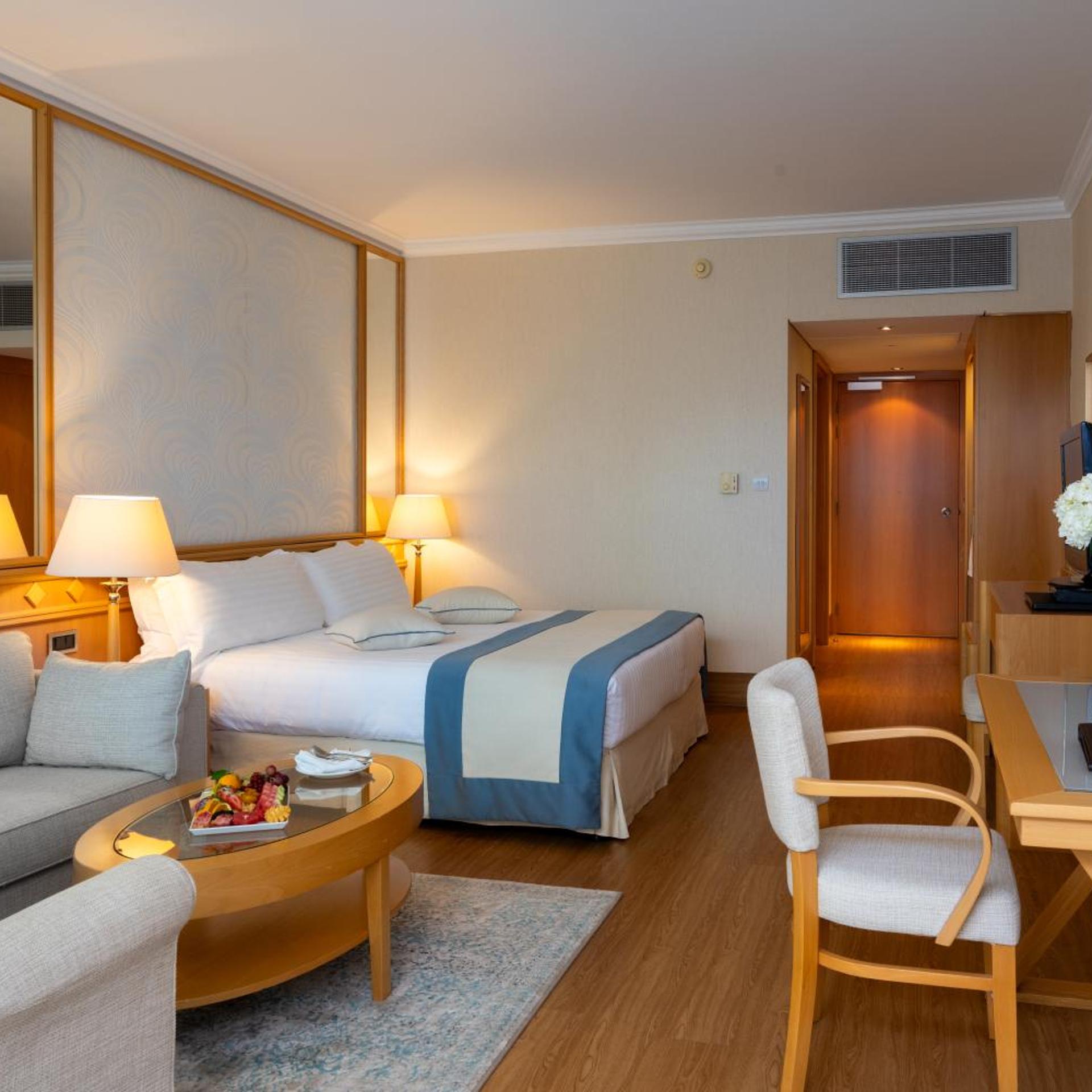 Junior Suite, Double Bed, Land View
