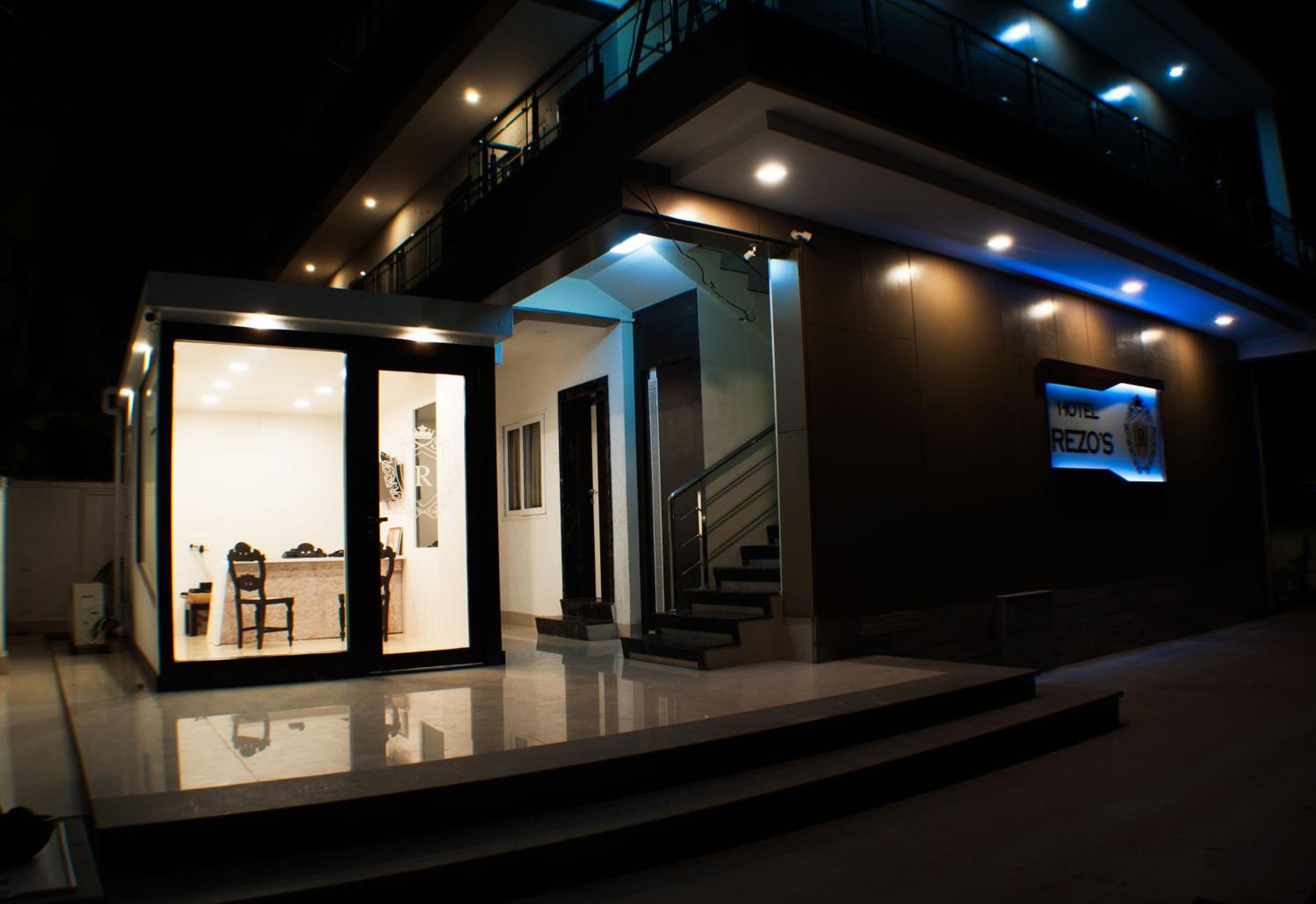 Rezo's Hotel 4/21