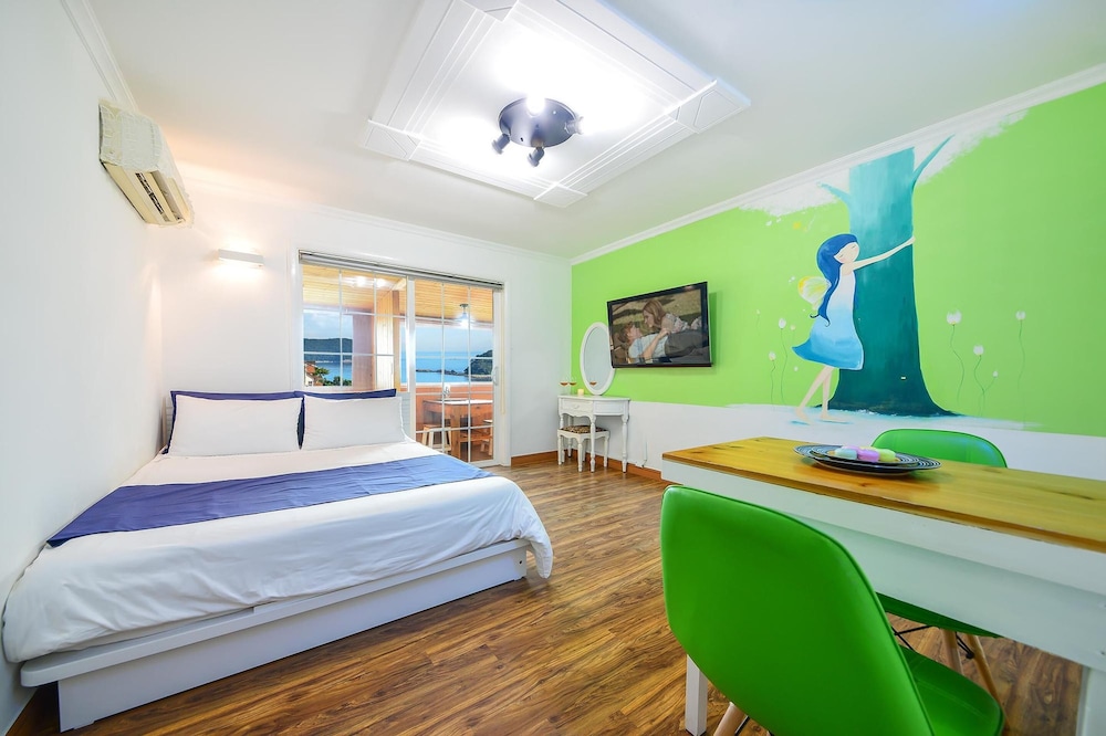 Geoje Blue Neoul Pension 7/50
