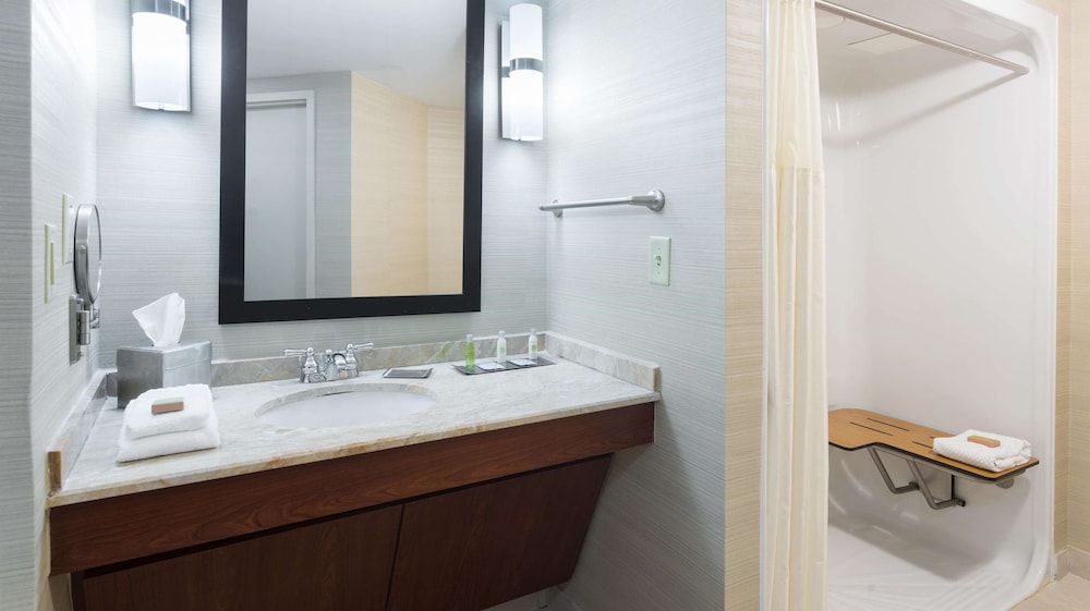 DoubleTree Suites by Hilton Cincinnati - Blue Ash 13/38