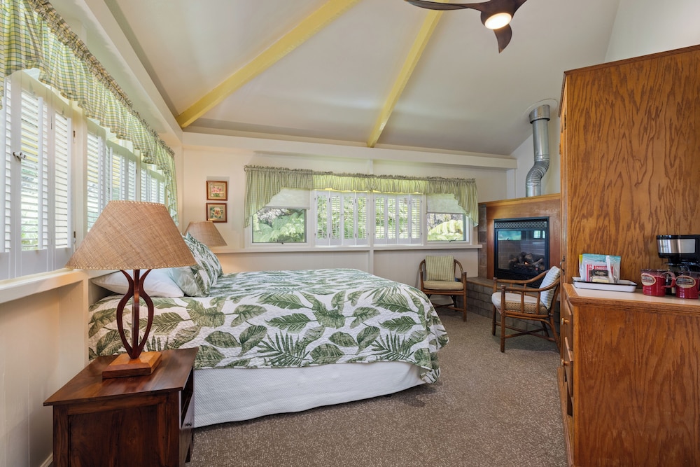STANDARD, QUEEN BED