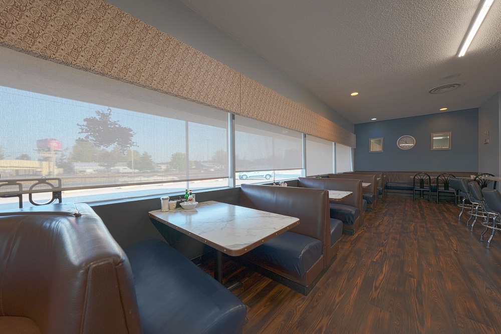 Travelodge Inn & Suites by Wyndham Saint Helens OR 10/37