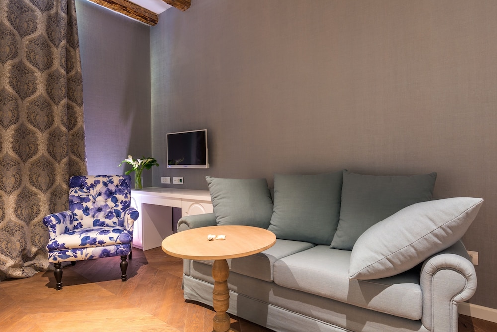 Procurator 7 Luxury Rooms 60/72