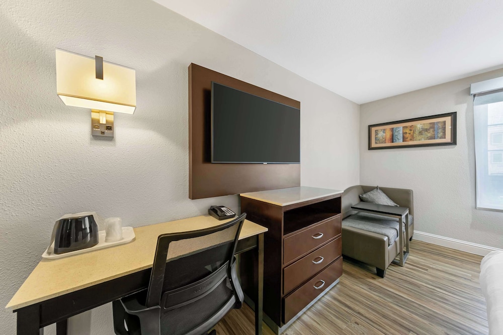 Quality Inn & Suites Sacramento 39/46