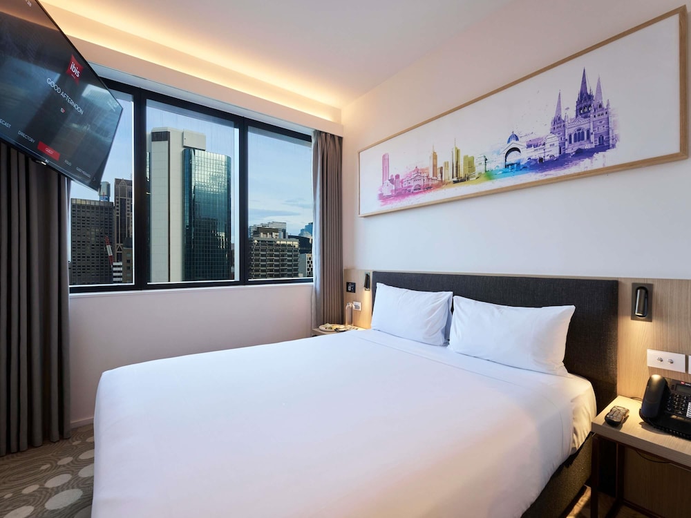 COMPACT, QUEEN BED