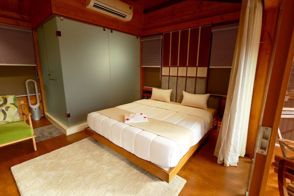 Wooden ECR Sea Resort 16/59
