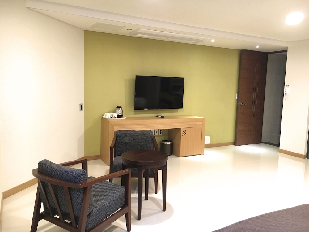 K Tourist Hotel 18/24