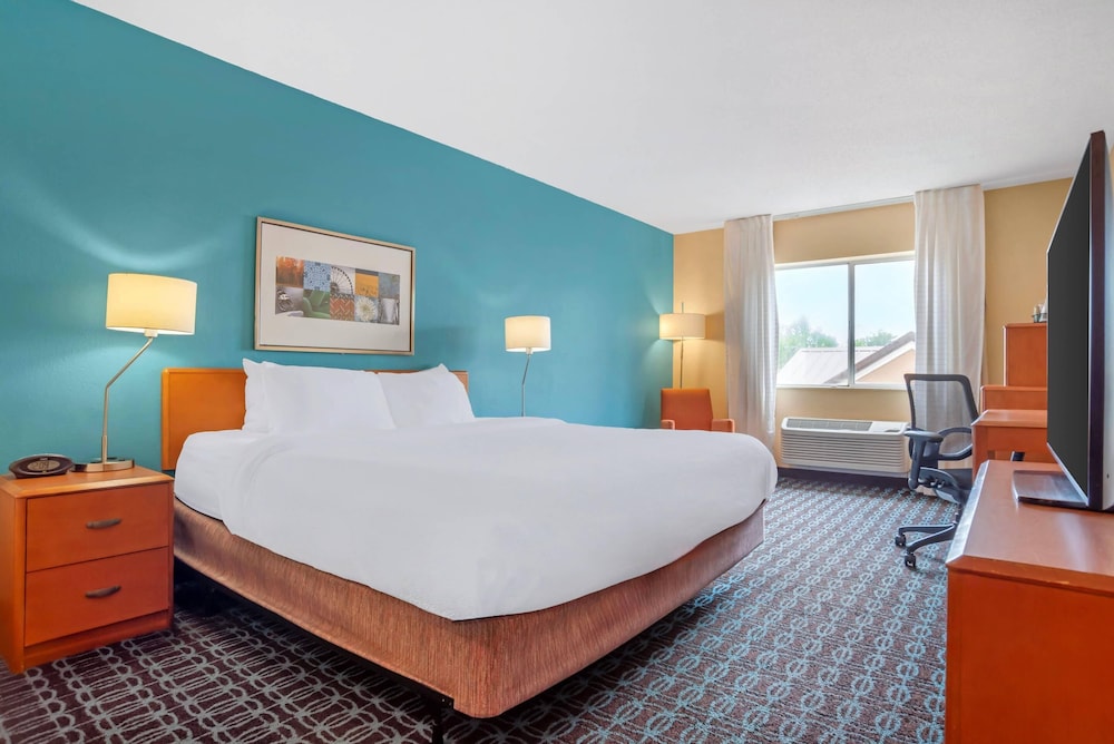ROOM, KING BED, ACCESSIBLE